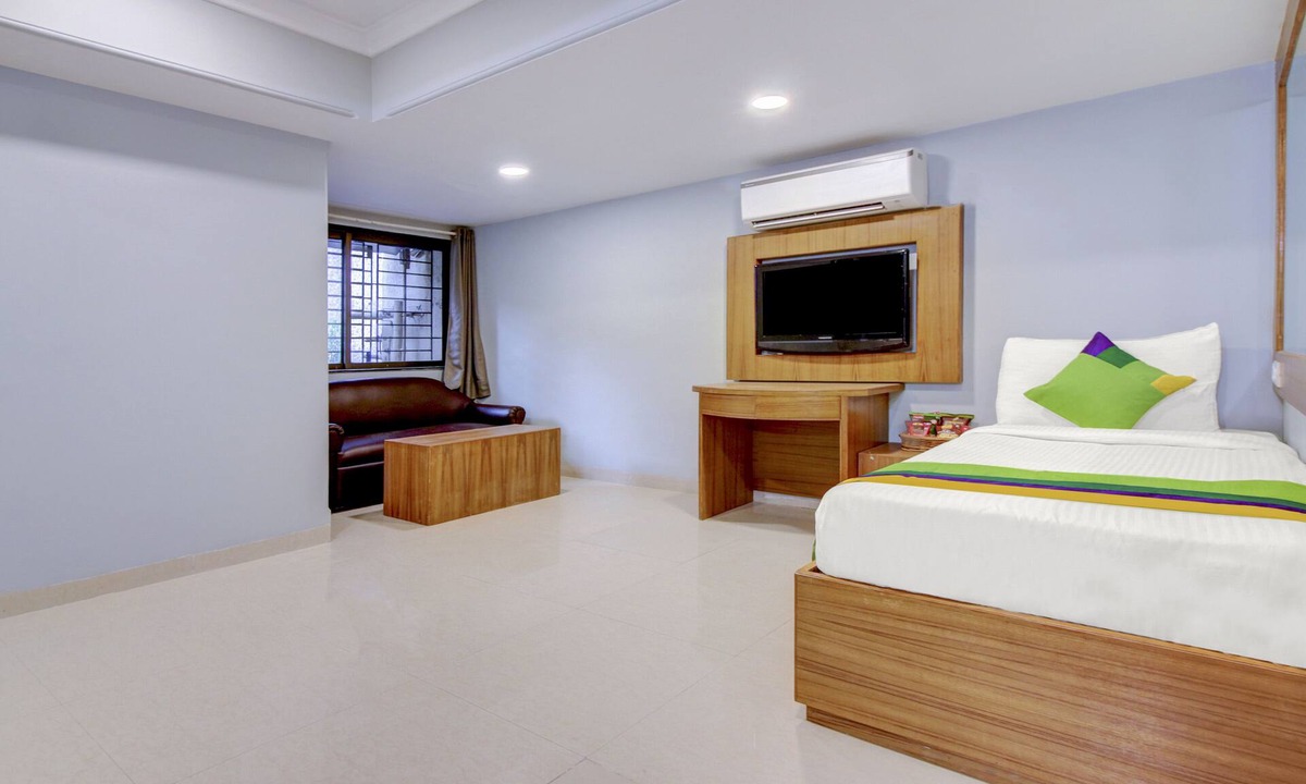 Santacruz West Hotel | Itsy Hotels Cruz Royale Santacruz West