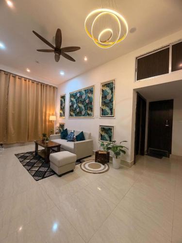Deoghar House | Kailasha Inn-By Safarnama Stays 300mts from Baba Baidyanath Temple