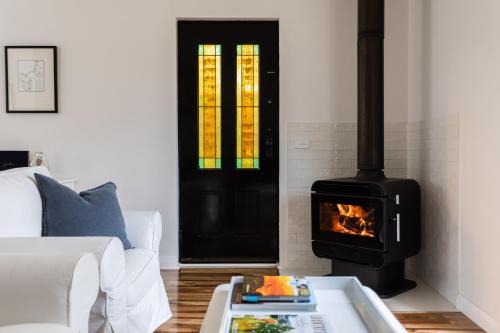 Richmond House | King Bed Studio in the Heart of Richmond