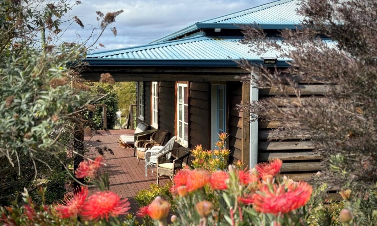 Denmark House | Koolbardi Cottage: 2-min walk to town/river, wood fire