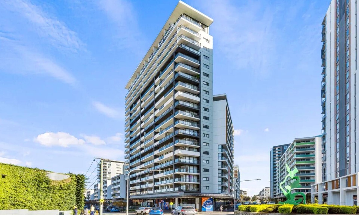 Wolli Creek Apartment | Lake View 3BR Close to City, Airport, Parking