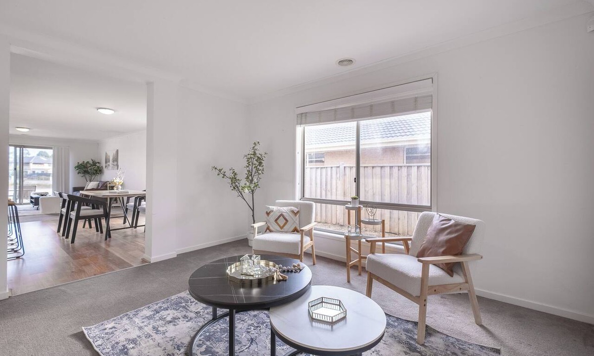 Sanctuary Lakes House | Lakeside view 4BR2BA house in Point Cook Parking