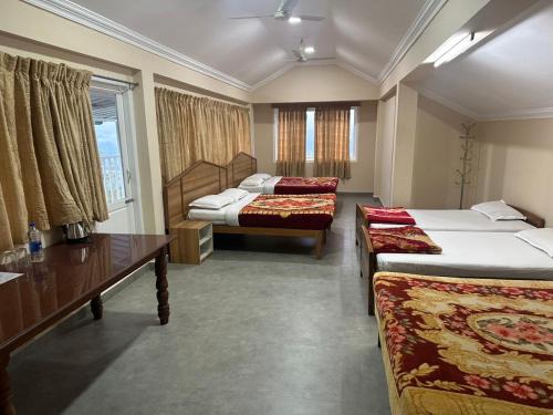 Chinnakanal Resort | Lakezone Holiday Resort