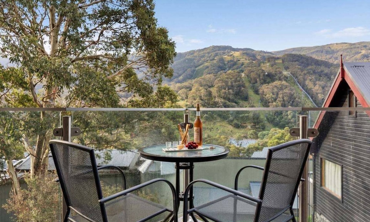 Thredbo Apartment | Lantern 07 - Balcony