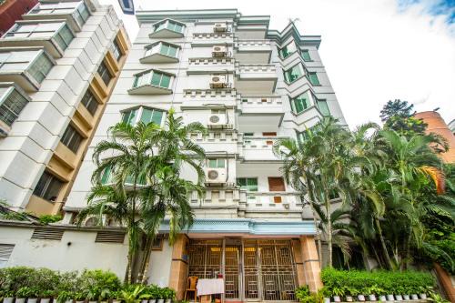 Banani Hotel | Laurel Lakefront Hotel