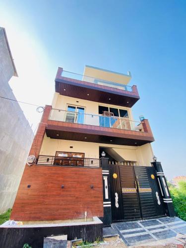 Jhusi House | Legacylodgeinn