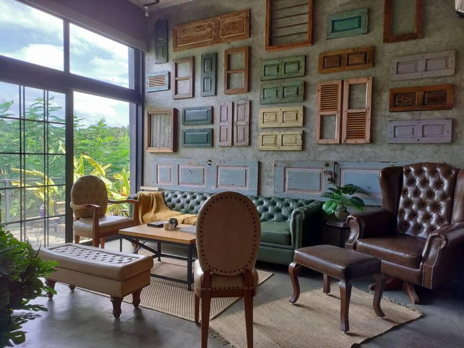 Karjat Villa | Leisurely Béton Brut, Karjat