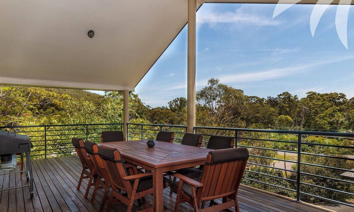 Elizabeth Beach House | Lilys - Pacific Palms Holidays