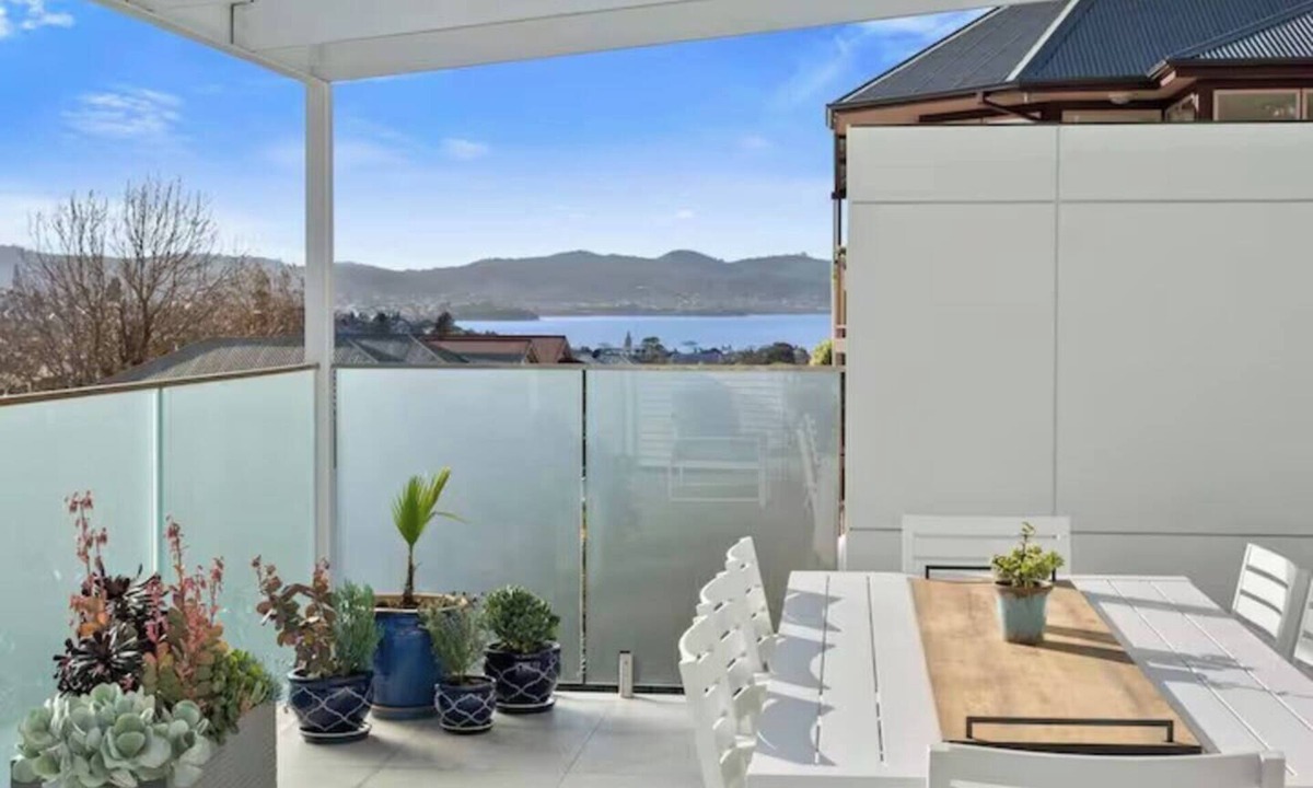 Sandy Bay Villa | Lords Retreat Three Bedroom Apartment