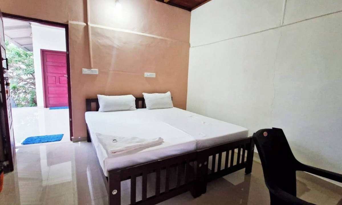 Varkala Bed & Breakfast | Luxurious 1 double Bed BnB 7