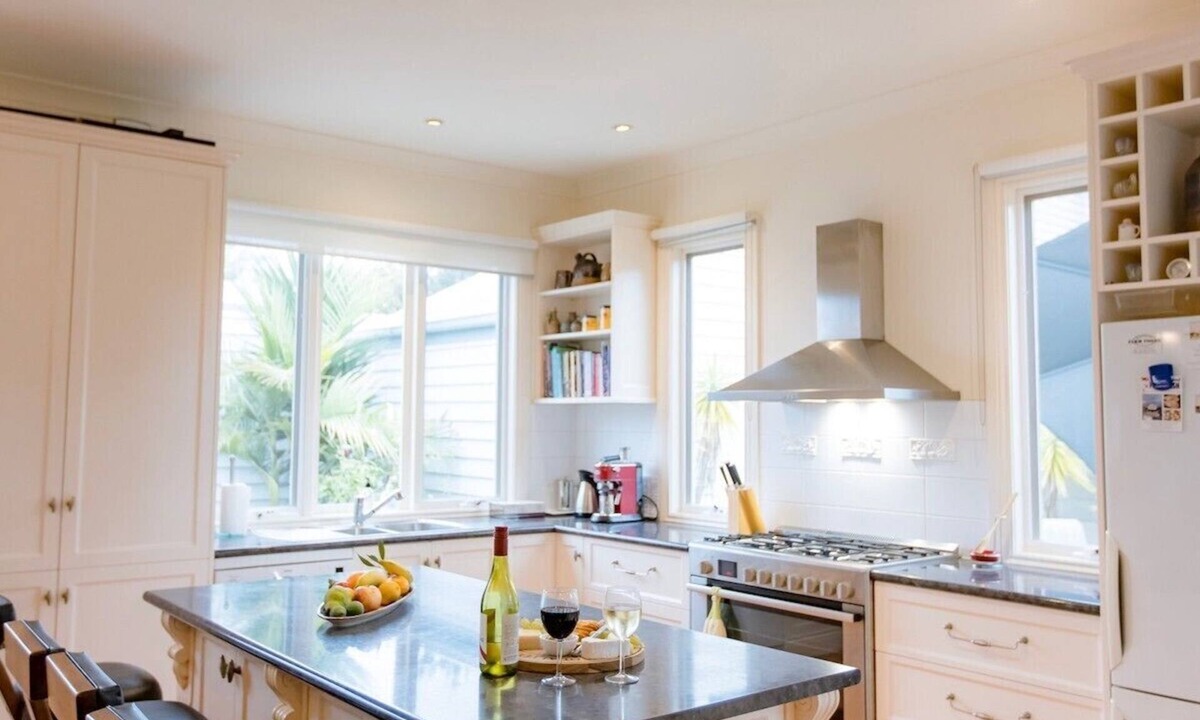 Point Lonsdale House | Luxury Accessible Coastal Retreat for Families, Friends & Golf Getaways