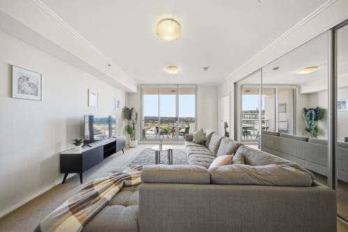 St. Leonards Apartment | Luxury Sydney Skyline Apartment with Secure Parking, Harbour Bridge Views in St Leonards Near CBD