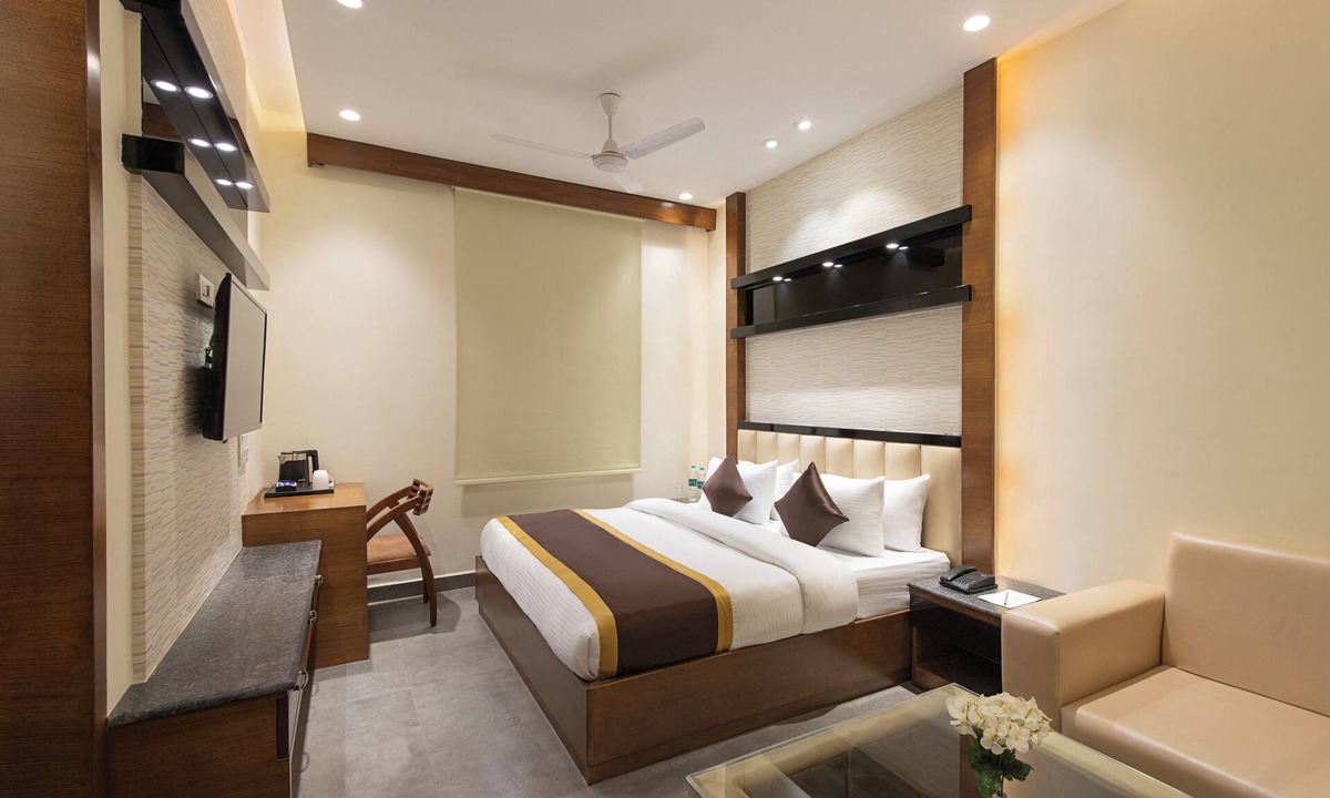 Bareilly Hotel | Maanya Palace