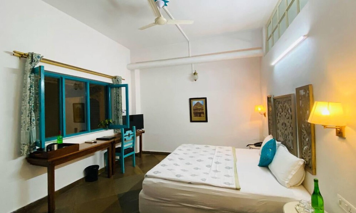 Paltan Bazaar Hotel | Mango Tree Courtyard Dehradun