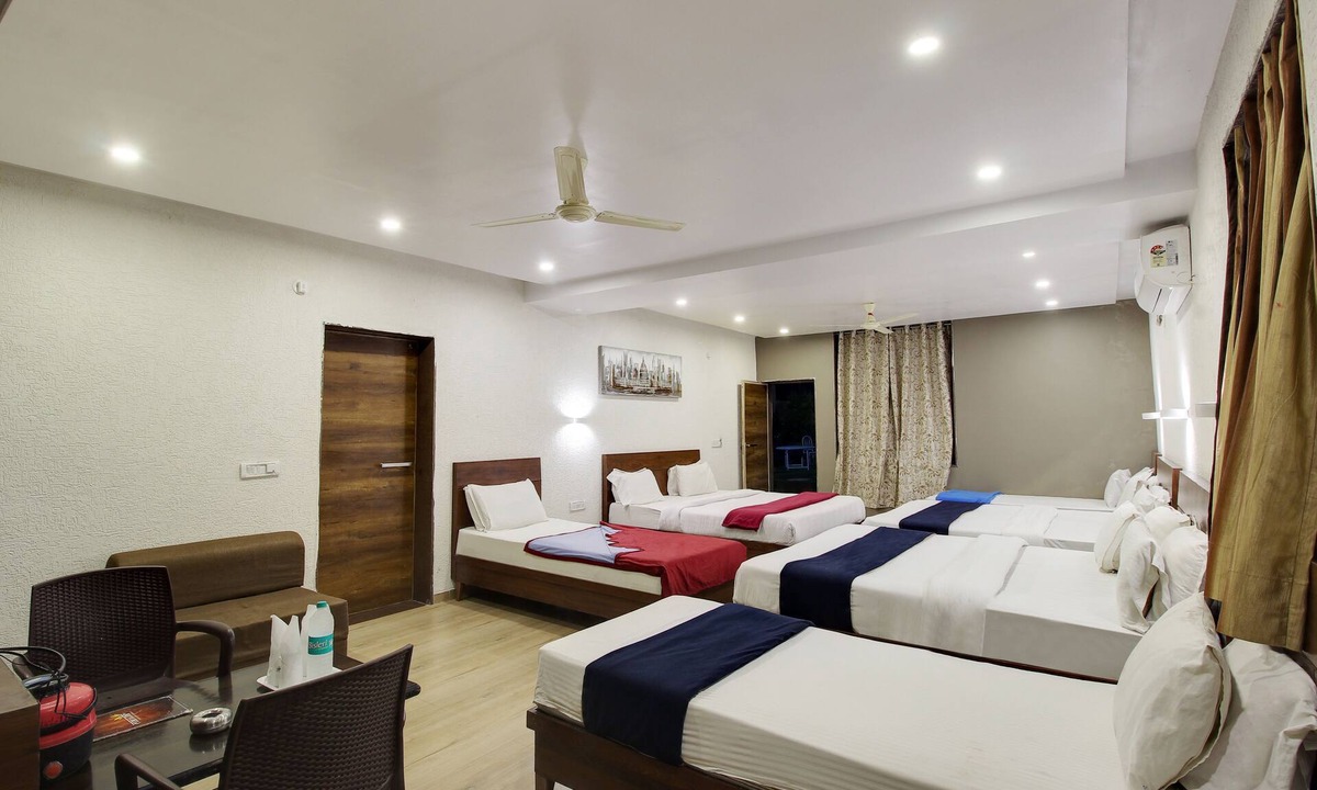 Achal Gadh Hotel | Manwar Garden Resort Mount Abu