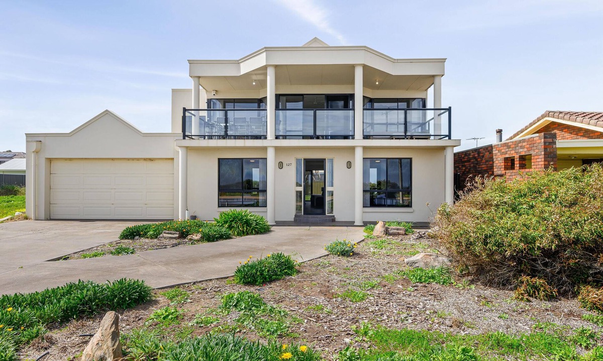 Aldinga Beach House | Mareblue Villa ~ Aldinga Beach - Panoramic views & perfect for the whole family