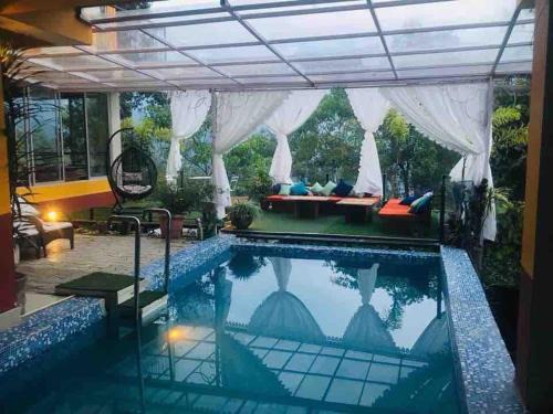 Rumtek Villa | MayaTels - Maya Baas, Rumtek