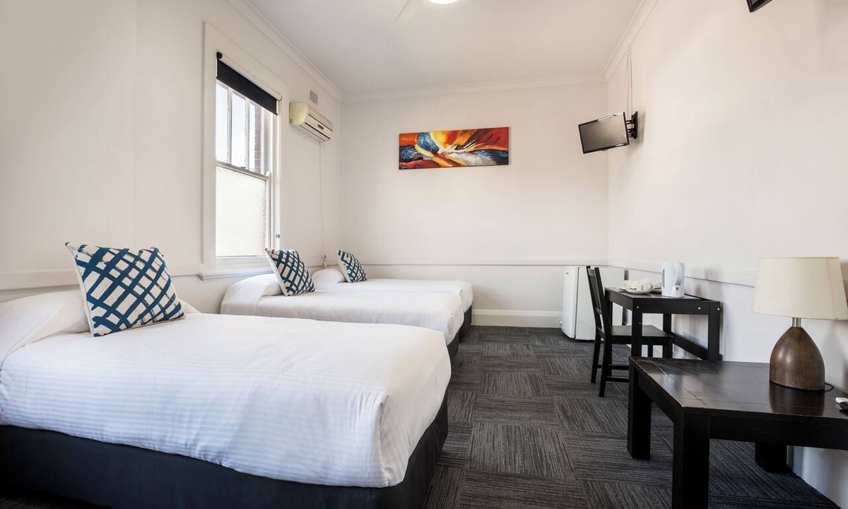 Auburn Hotel | Melton Hotel