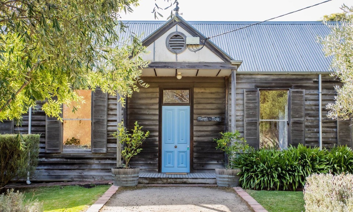 Flinders House | Mendi-Moke - Renovated beach house walking distance to beach, shops and restaurants