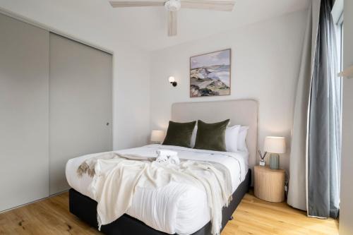 East Melbourne Apartment | Modern 1BR Apt with Generous Balcony, Parking & Pool