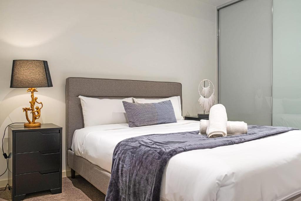 Lane Cove North Apartment | Modern Urban Retreat 1BR Apt near Chatswood