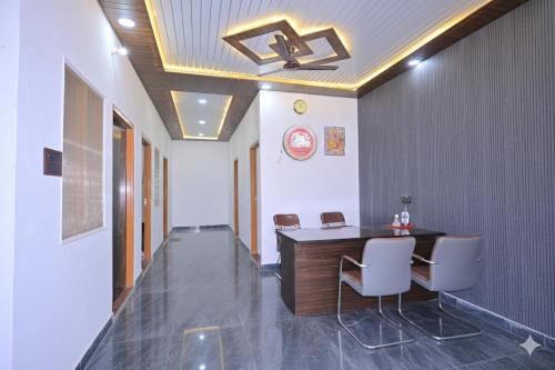 Faizabad Hotel | Monishka Palace