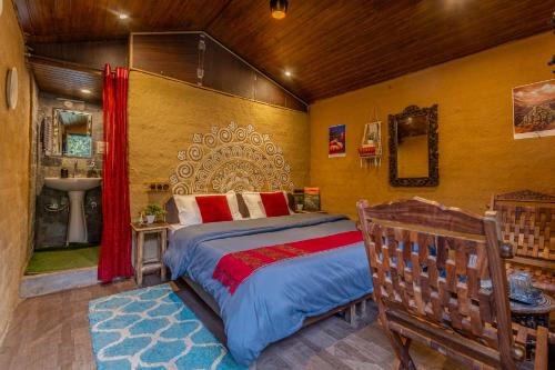 Bir Hostel | Monkey Mud House and Glamps, Bir
