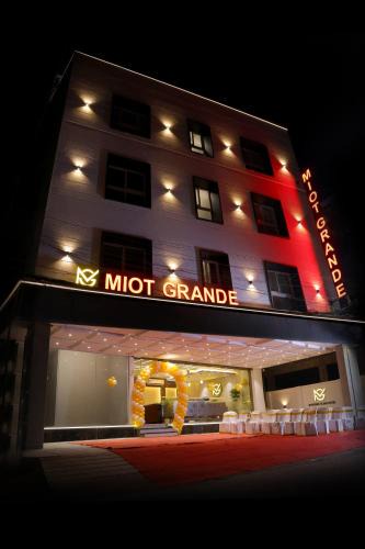 Manapakkam Hotel | Mount Grande