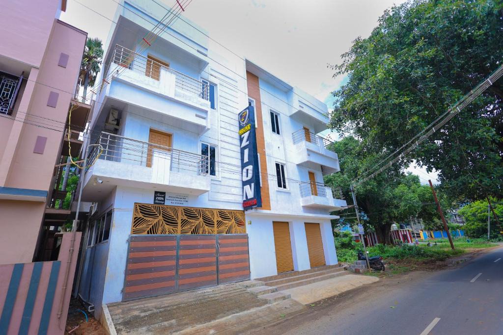 Courtallam Hotel | Mount Zion Holidays