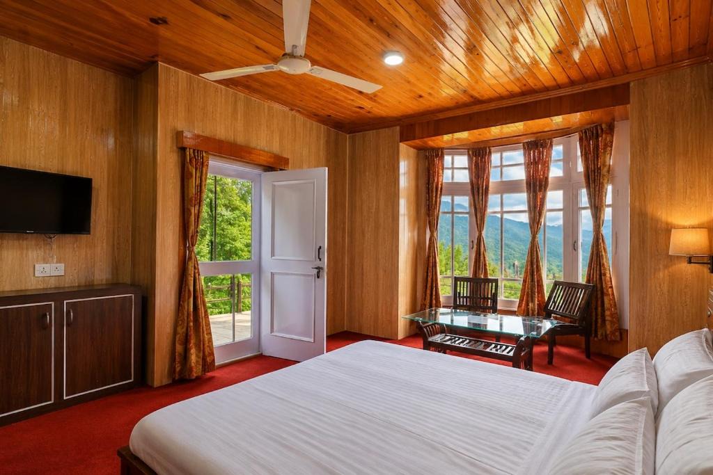 Patnitop Apartment | Mountain View Room w Balcony Cozy Stay in Kud