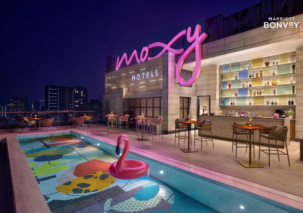 Andheri West Hotel | Moxy by Marriott Mumbai Andheri West