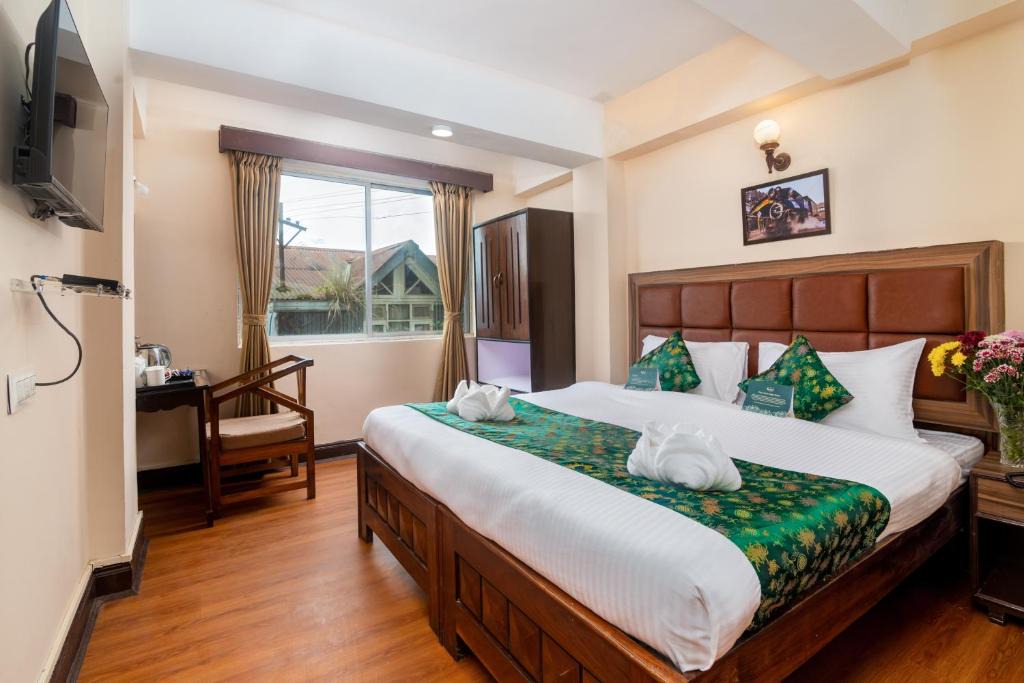 Darjeeling Hotel | Muscatel Roma - 400 Mts from Mall Road