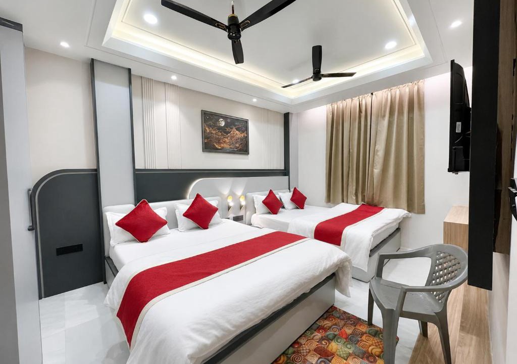 Faizabad House | NEAR SHREE RAM JANM BHOOMI - HOTEL SHREE RR - Wi-Fi - Parking- Luxury Rooms - Best Family Hotel In Ayodhya