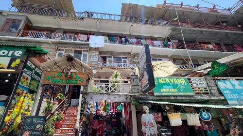 Vashist Hotel | Nirvana hotel , near by hot springs in manali bashisht