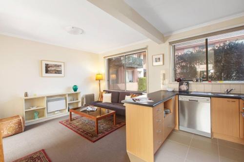 Northcote Apartment | Northcote Charm Spacious and Quiet Suburban Stay