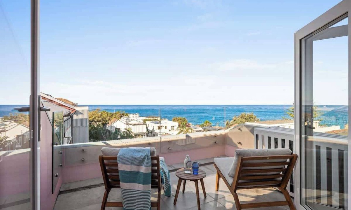 Tamarama Apartment | Ocean Views, Walk to Tamarama and Bondi Beach
