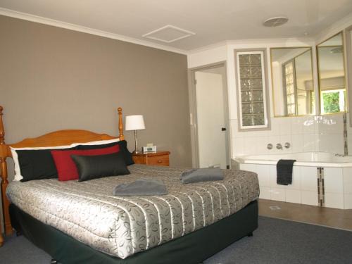 Echuca Hotel | Old Coach Motor Inn Echuca