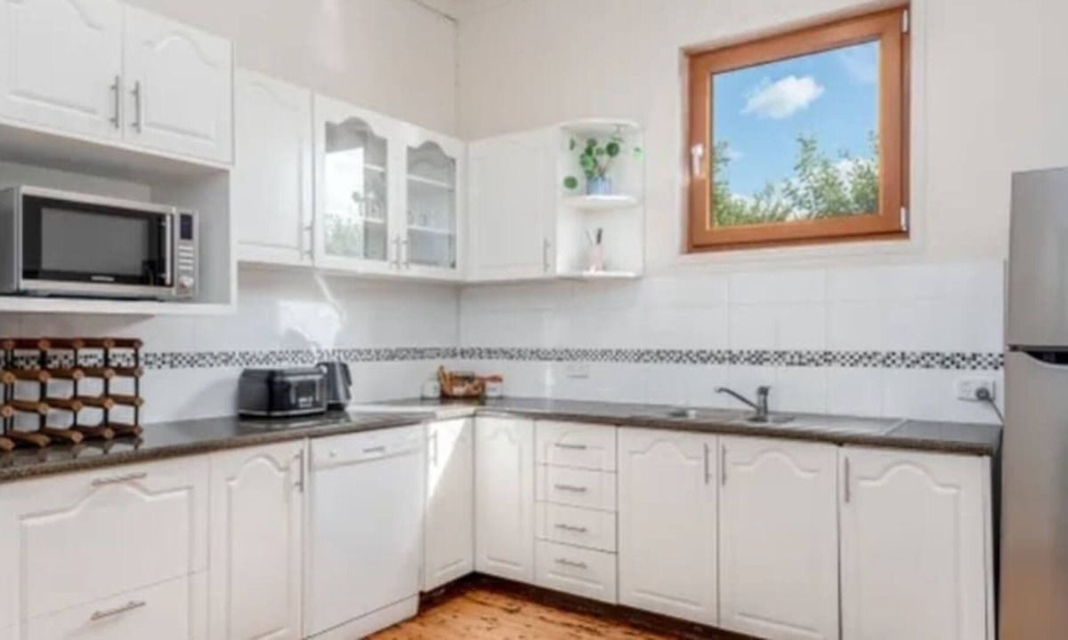 Bathurst Cottage | Old George · MèRose Place - Cottage on George