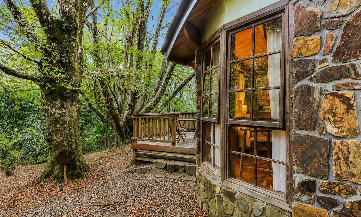 Olinda Cabin | Olinda Beech 2 by Ready Set Stay (2 bedroom)