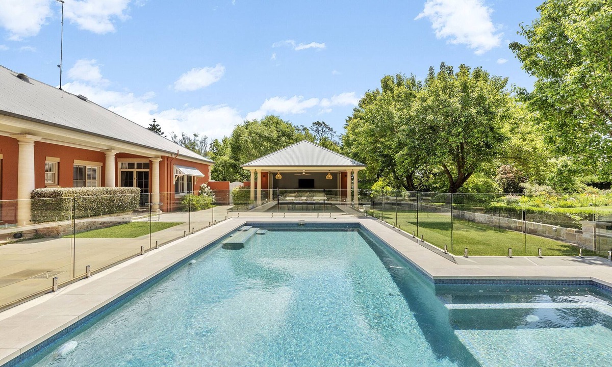 Arcadia Cottage | One Bedroom Cottage with a Shared Pool