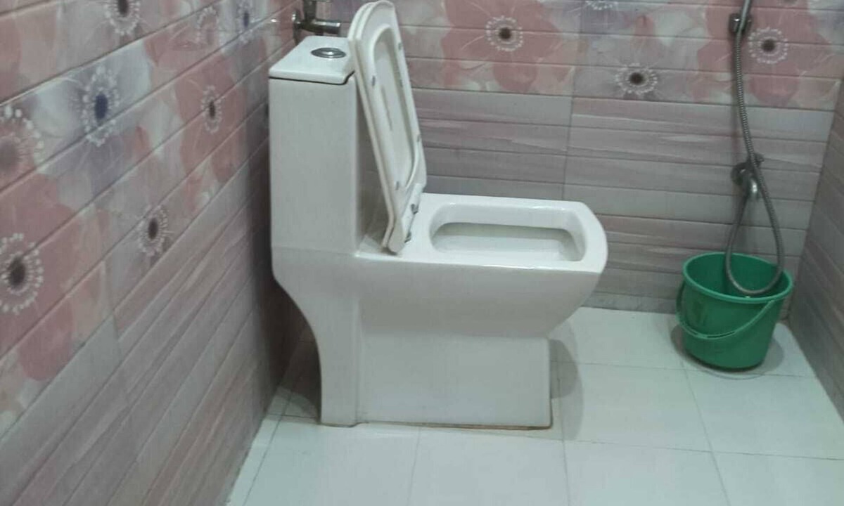 Faizabad House | only 500 meter from Ayodhya Dham Railway station and 700 meter from Ram temple.