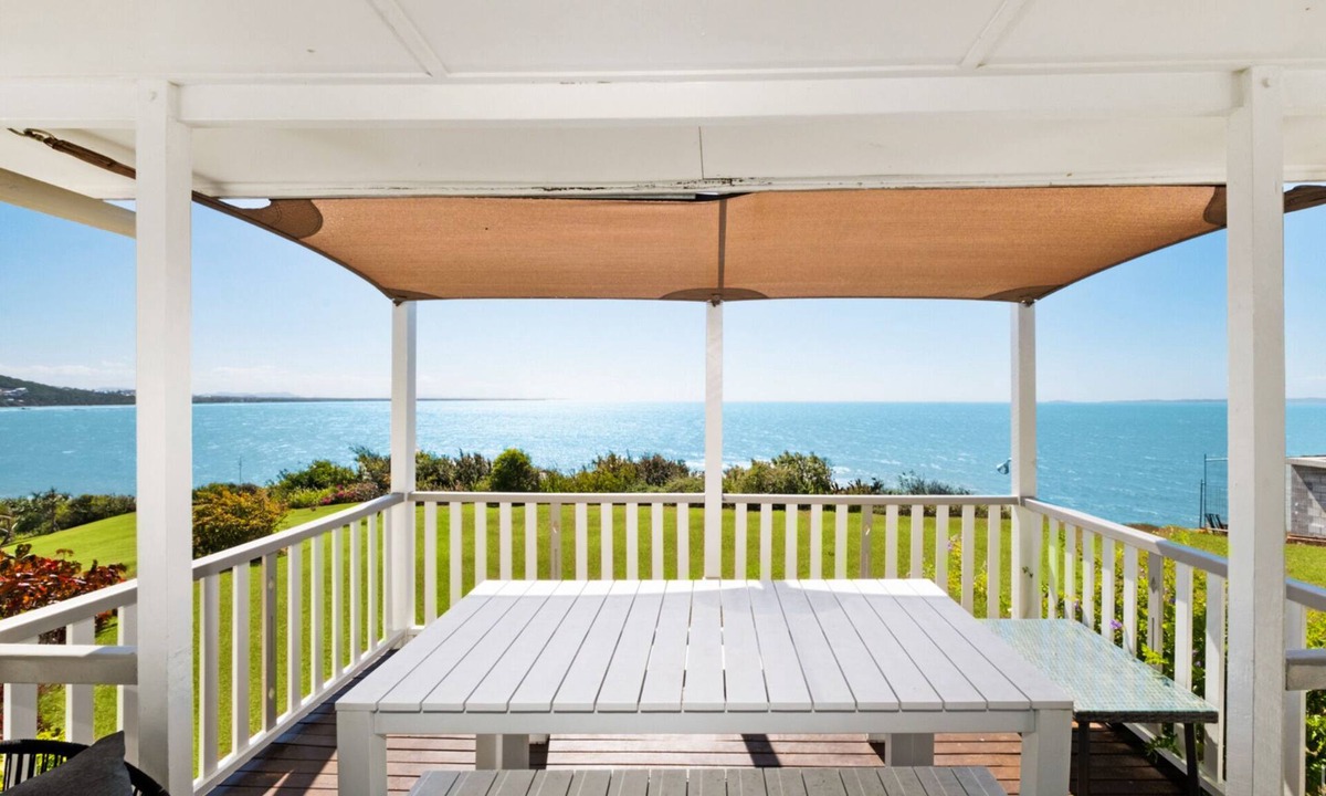 Cooee Bay House | Overlooking Keppel Bay
