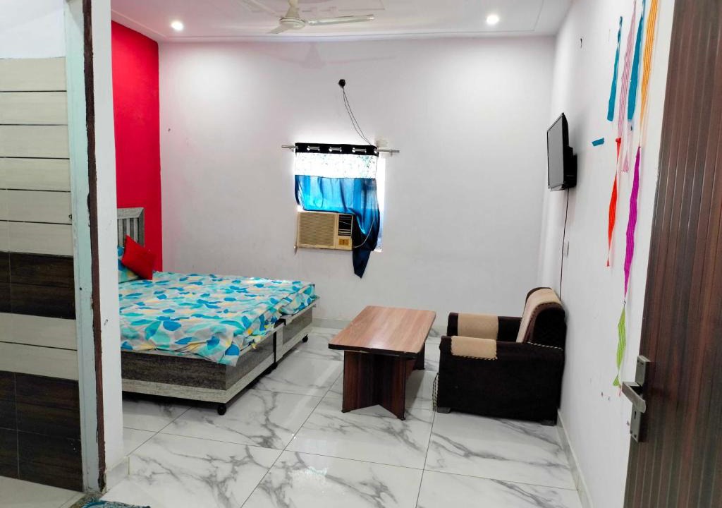 Narnaul Hotel | OYO Blue Moon