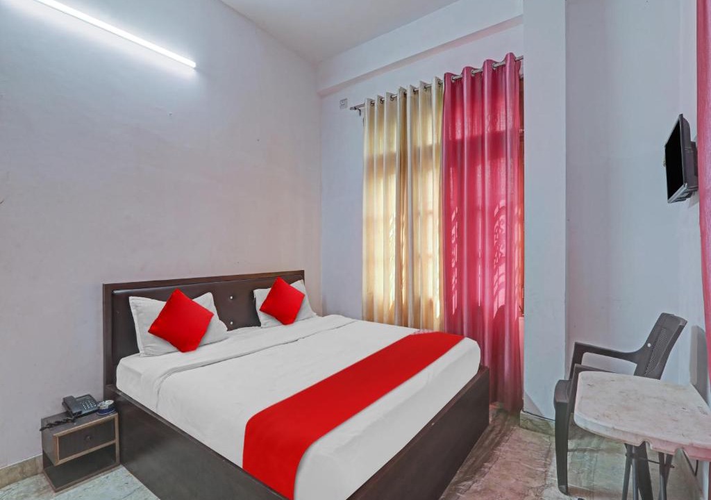 Gomti Nagar Hotel | OYO Flagship 81112 Krishna Villa