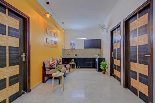 Sainik Farm Hotel | OYO Townhouse Saket Residency 1 Delhi