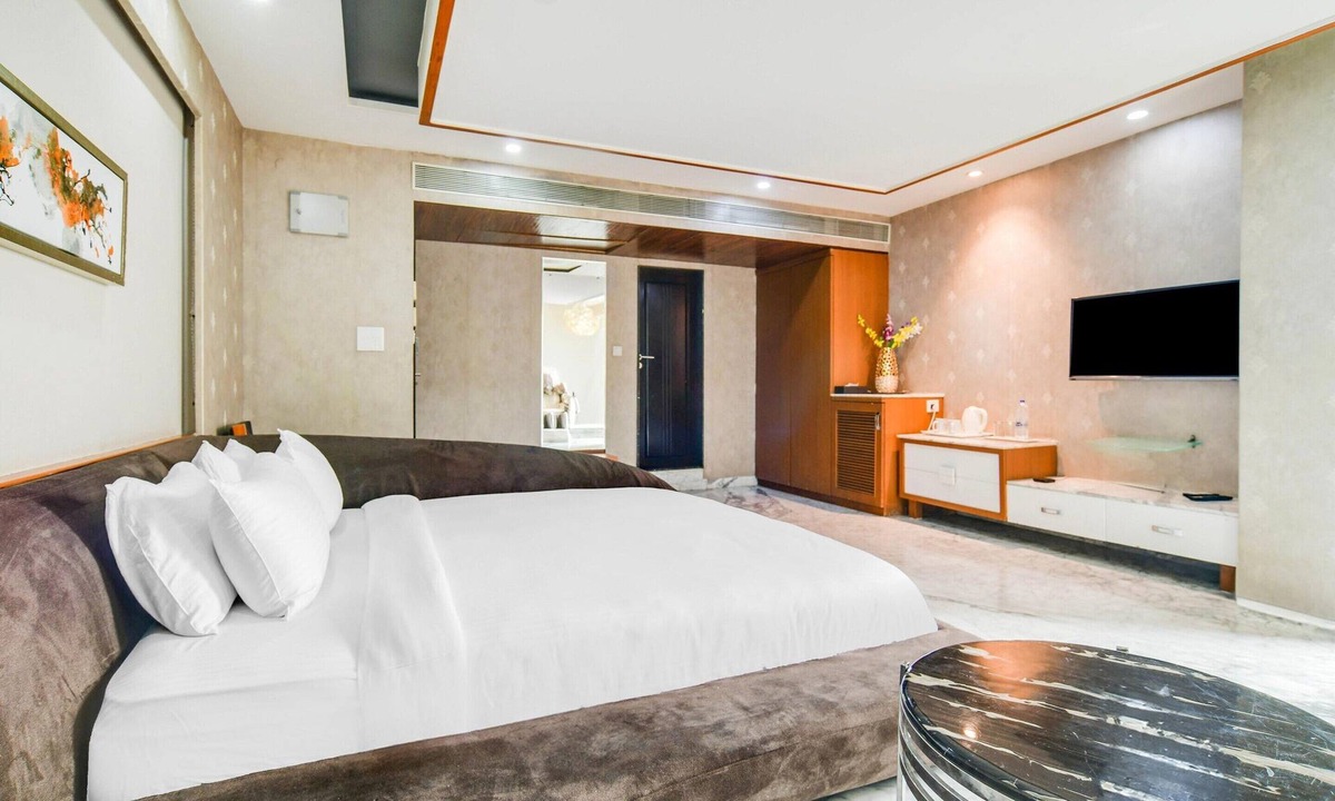 Indore House | Palette Sapphire Star