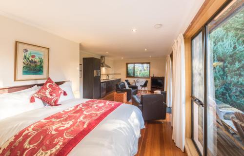 Kingborough Apartment | Parnella Kettering