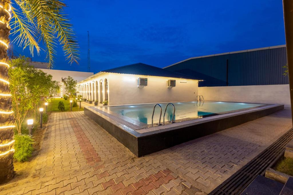 Gurugram Hotel | Patio Farms by Saltstayz