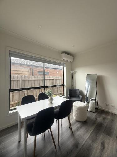 Wyndham Vale Bed & Breakfast | Peaceful Private Room in Wyndham Vale