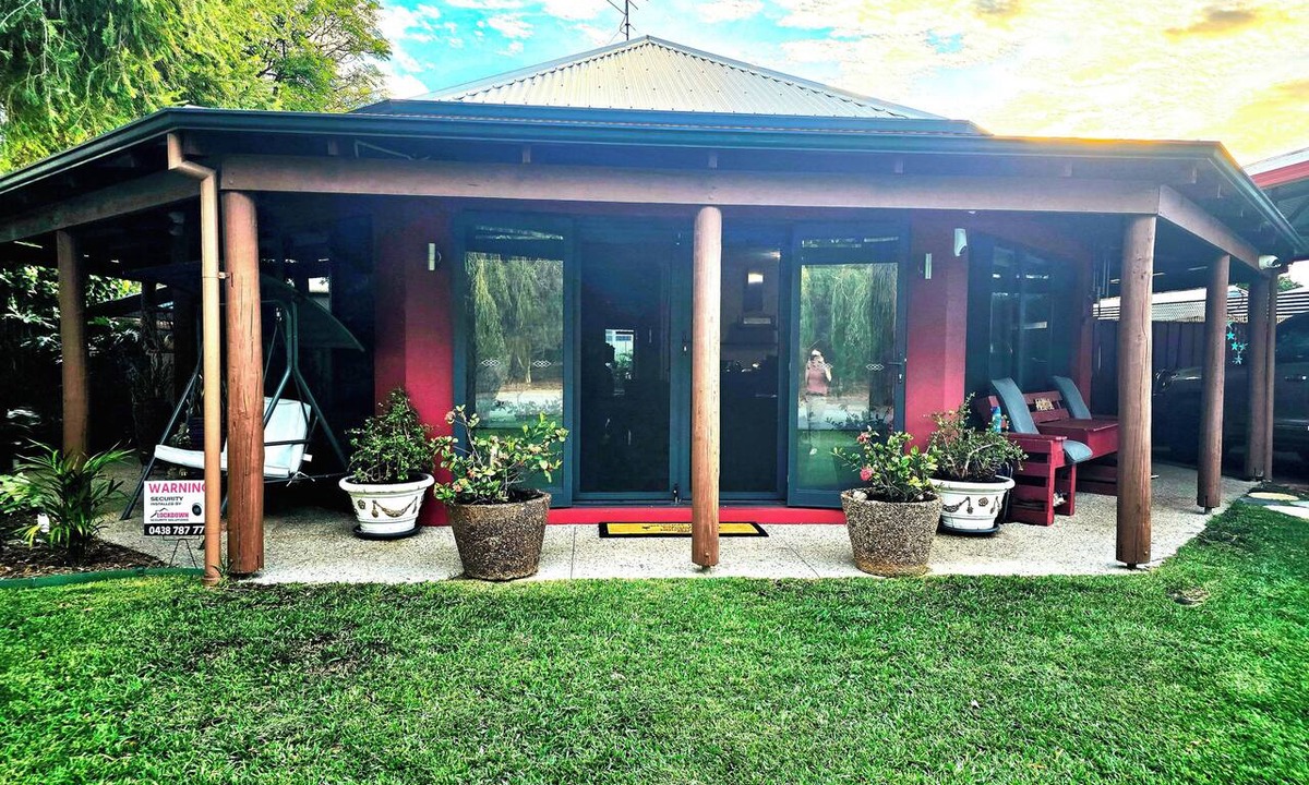Greenfields House | Peaceful Serpentine River Retreat /3x2 home/Nature,Space & Comfort/ Sleeps 8+.
